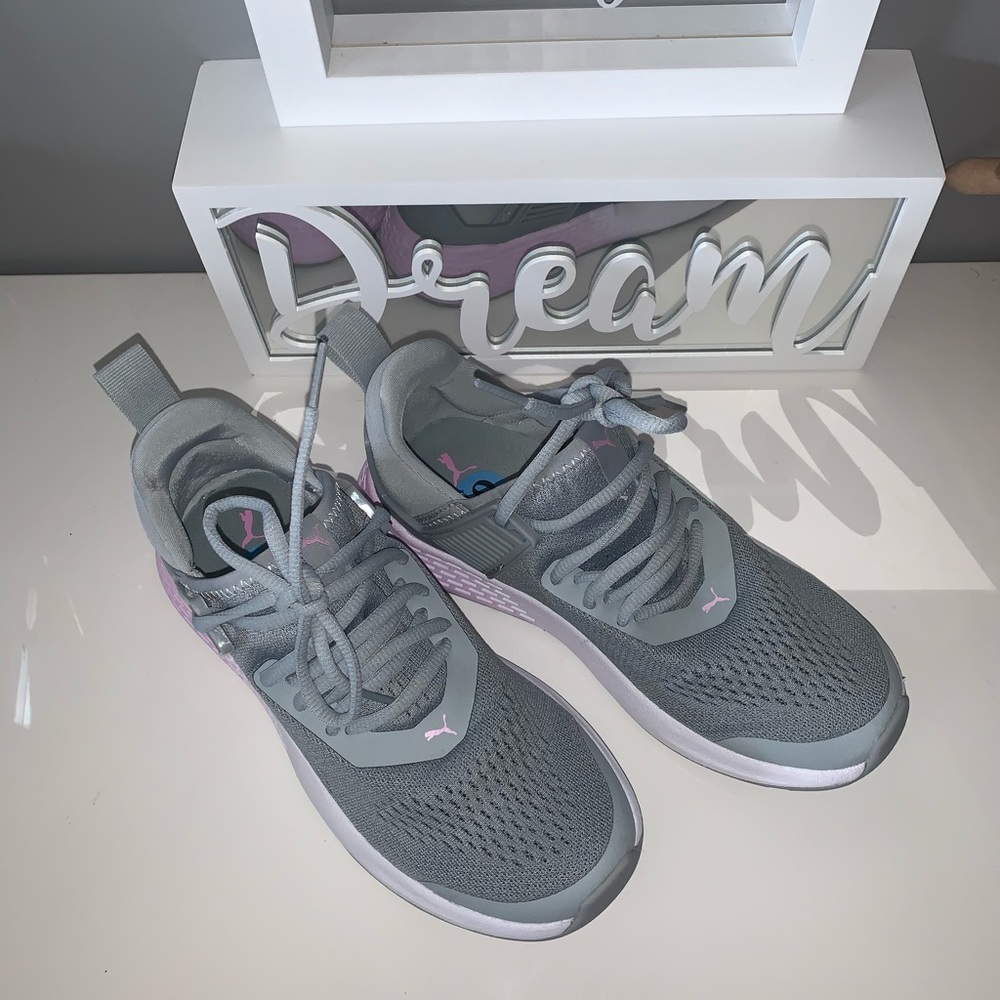Like New! Insurge ENG Puma sneakers - Picture 5 of 8